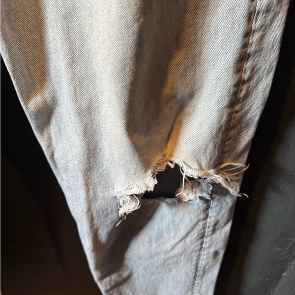 Levi's Light Wash Distressed Relaxed Fit Jeans Size 34 - Picture 2 of 7